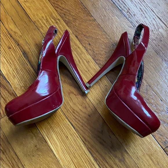 *sold* Steve Madden Red Pumps - Picture 3 of 9